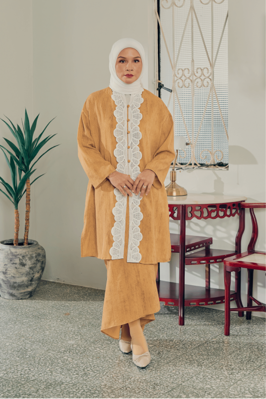 Kebarung Puspa Pario Set in Kunyit Mustard